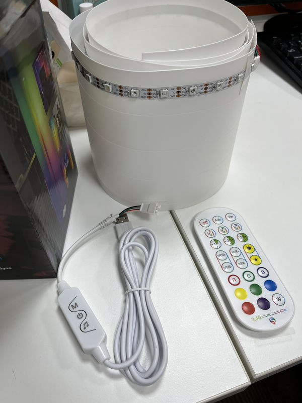 Wifi app gecontroleerd hoek vloerlamp met dimmable regenboog LED en geluidsritme